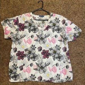 Woman's 4x white floral scrub top